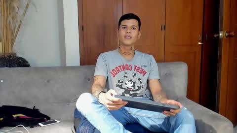 Snapshot of jamesinked_ chatting on October 18, 2:49 am Jamesinked  online show from October 18, 2:49 am