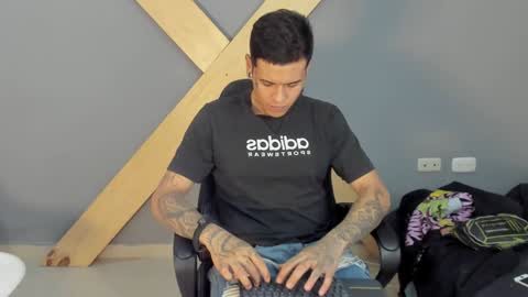 Snapshot of jamesinked_ chatting on December 4, 2:59 pm Jamesinked  online show from December 4, 2:59 pm