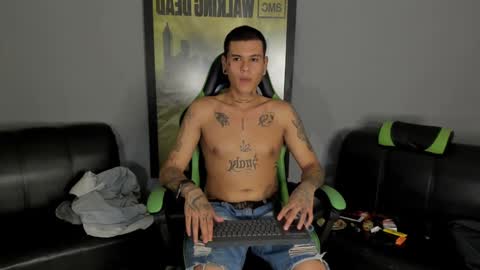 Snapshot of jamesinked_ chatting on January 14, 2:19 am Jamesinked  online show from January 14, 2:19 am
