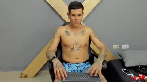 Snapshot of jamesinked_ chatting on December 13, 3:32 pm Jamesinked  online show from December 13, 3:32 pm