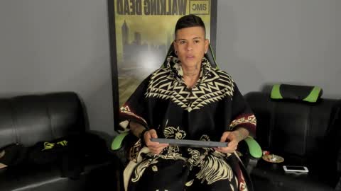Snapshot of jamesinked_ chatting on December 23, 1:18 am Jamesinked  online show from December 23, 1:18 am