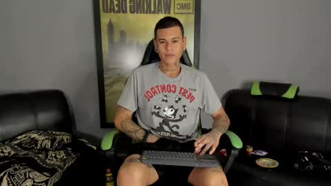 Snapshot of jamesinked_ chatting on January 4, 2:14 am Jamesinked  online show from January 4, 2:14 am