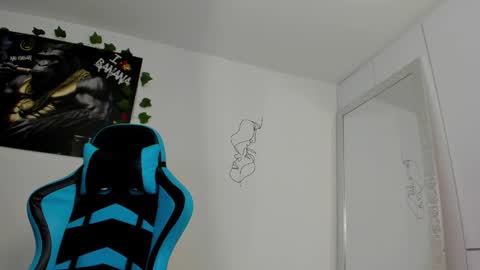 Jamess hott online show from December 5, 3:50 pm