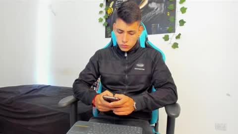 Jamess hott online show from February 4, 2:10 pm