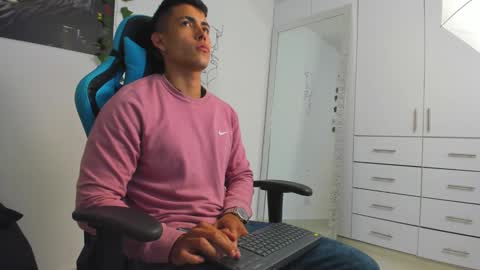 Jamess hott online show from January 6, 10:35 am