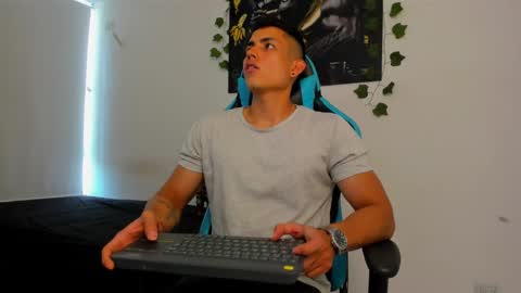 Jamess hott online show from February 3, 7:10 pm