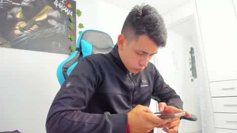 Jamess hott online show from January 9, 1:13 pm