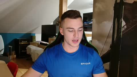 jamesss11158699 online show from December 17, 7:15 pm