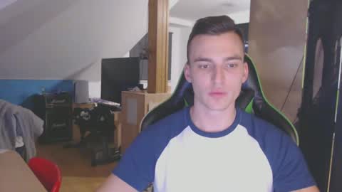 jamesss11158699 online show from January 9, 7:29 pm