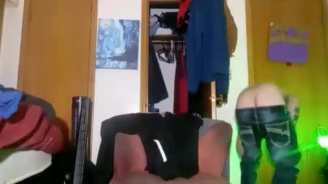 Snapshot of jamieshaneblueeyeswyo307 chatting on December 25, 4:44 am Supafly307blueeyes9in online show from December 25, 4:44 am