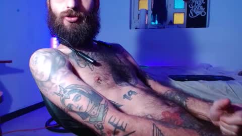 Snapshot of jammes_owen chatting on October 24, 9:38 pm Jammes. online show from October 24, 9:38 pm
