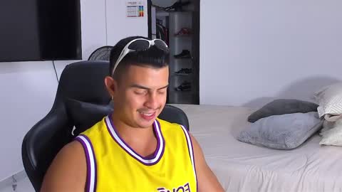 JBrooksXx online show from December 20, 9:39 pm