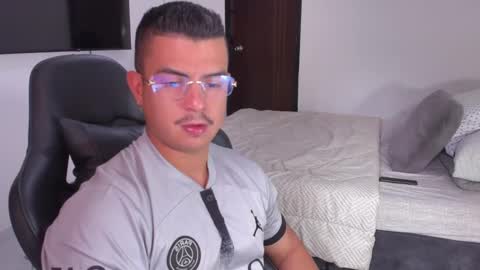 JBrooksXx online show from February 1, 4:22 pm