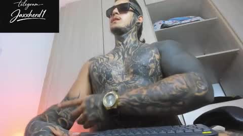 Michael independient model online show from February 4, 6:14 pm