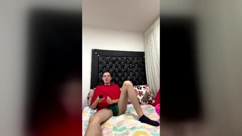 jay_scott_ online show from August 4, 7:58 am