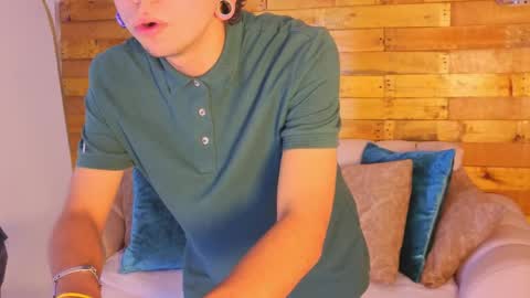 JONATHAN online show from April 24, 3:03 pm