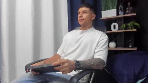 jaze_bradley online show from November 25, 11:34 am