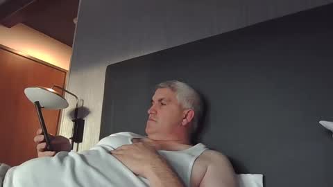 dadbody71 online show from February 15, 11:38 pm