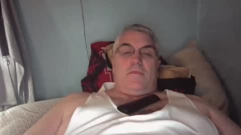 dadbody71 online show from December 14, 6:24 am