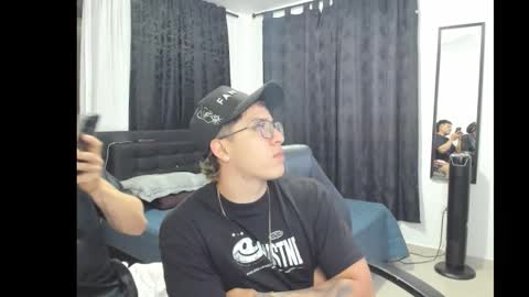 jeroo__ online show from December 23, 1:58 am