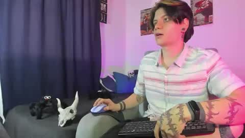 Snapshot of jerrycole_ chatting on October 28, 6:54 pm Angelo online show from October 28, 6:54 pm