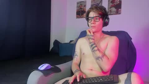 Snapshot of jerrycole_ chatting on September 28, 2:20 am Angelo online show from September 28, 2:20 am