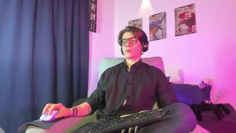 Snapshot of jerrycole_ chatting on October 22, 2:04 am Angelo online show from October 22, 2:04 am