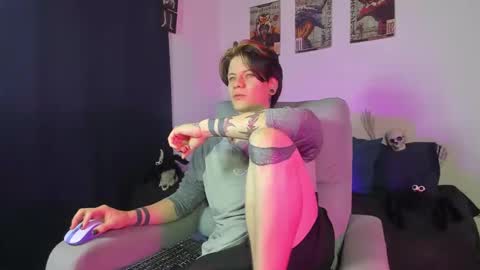 Snapshot of jerrycole_ chatting on October 17, 3:21 am Angelo online show from October 17, 3:21 am