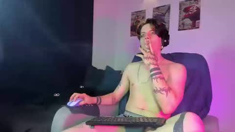 Snapshot of jerrycole_ chatting on October 15, 2:52 am Angelo online show from October 15, 2:52 am