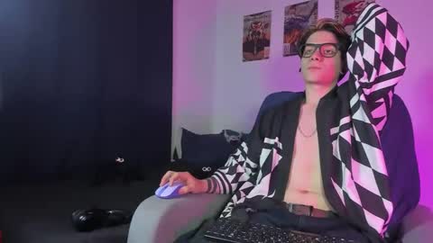 Snapshot of jerrycole_ chatting on October 9, 2:16 am Angelo online show from October 9, 2:16 am