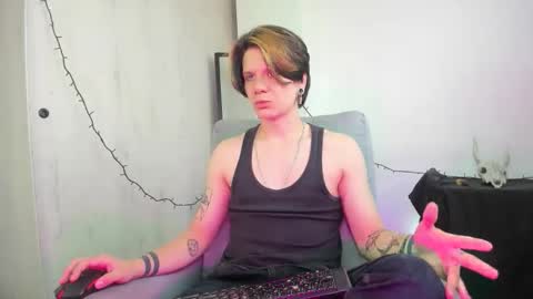 Angelo online show from December 22, 7:55 pm