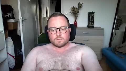 jeuneloup92 online show from October 7, 5:17 pm