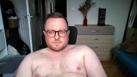 jeuneloup92 online show from February 18, 5:10 pm