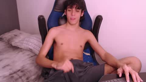 Snapshot of jey_foxx chatting on October 8, 7:07 pm jey_foxx online show from October 8, 7:07 pm