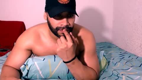 En moreno online show from November 9, 2:54 pm