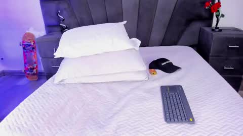 jhoanleandro online show from February 23, 4:01 am