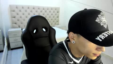 jhoanleandro online show from February 2, 6:23 am