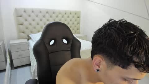 jhoanleandro online show from December 14, 5:36 am