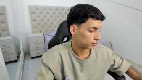 jhoanleandro online show from November 25, 5:31 am