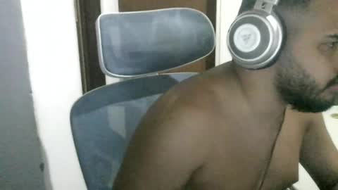 JhoniZi online show from May 12, 2:31 am
