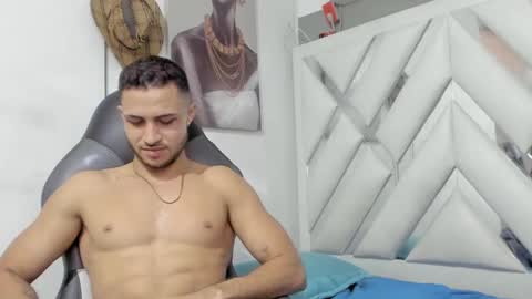 jhonny online show from December 4, 1:14 am