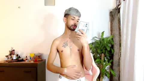 jhonsonvlatino online show from October 9, 2:27 am