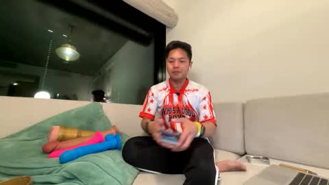 Joey De la Cruz online show from May 17, 10:44 am