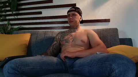 Snapshot of joeysexx1 chatting on March 11, 5:27 am     online show from March 11, 5:27 am