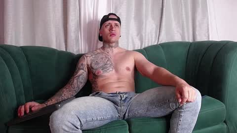 Snapshot of joeysexx1 chatting on January 13, 12:30 am     online show from January 13, 12:30 am