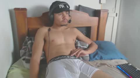 johantorres19 online show from February 6, 8:56 pm