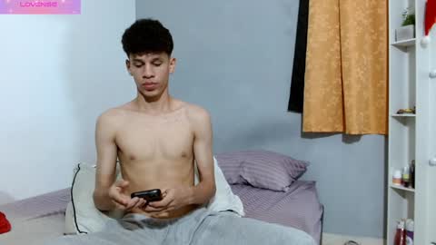 Snapshot of john_ssnow29 chatting on February 4, 8:38 pm john_ssnow29 online show from February 4, 8:38 pm