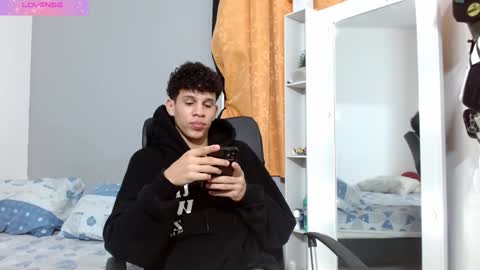 Snapshot of john_ssnow29 chatting on December 10, 8:27 pm john_ssnow29 online show from December 10, 8:27 pm