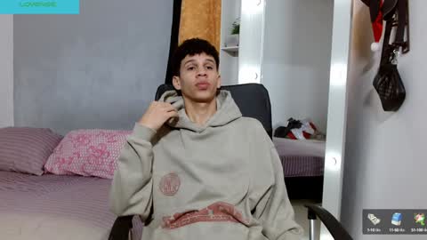 Snapshot of john_ssnow29 chatting on January 5, 8:42 pm john_ssnow29 online show from January 5, 8:42 pm