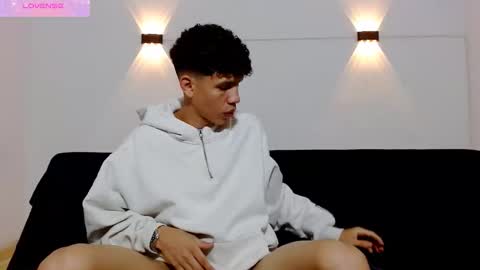 Snapshot of john_ssnow29 chatting on October 14, 11:17 am john_ssnow29 online show from October 14, 11:17 am